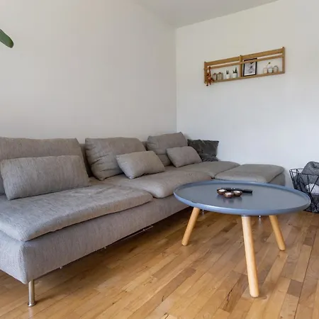 Oplev Lys & Liv I Norresundby: Charmerende Havelejlighed Med Gratis Parkering! Apartment