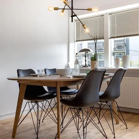 Oplev Lys & Liv I Norresundby: Charmerende Havelejlighed Med Gratis Parkering! Nørresundby