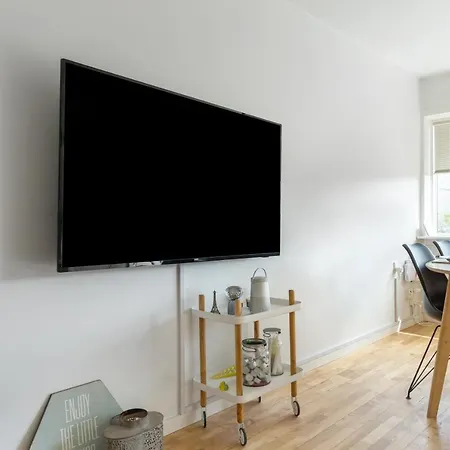 Apartment Oplev Lys & Liv I Norresundby: Charmerende Havelejlighed Med Gratis Parkering! *
