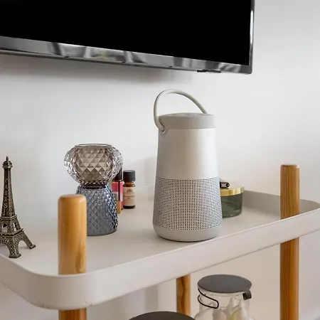 Oplev Lys & Liv I Norresundby: Charmerende Havelejlighed Med Gratis Parkering! Apartment