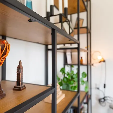 Oplev Lys & Liv I Norresundby: Charmerende Havelejlighed Med Gratis Parkering! Apartment *