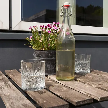 Oplev Lys & Liv I Norresundby: Charmerende Havelejlighed Med Gratis Parkering! Apartment Nørresundby