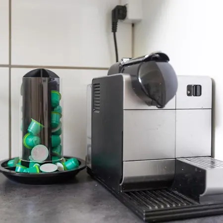 Oplev Lys & Liv I Norresundby: Charmerende Havelejlighed Med Gratis Parkering! Apartment *